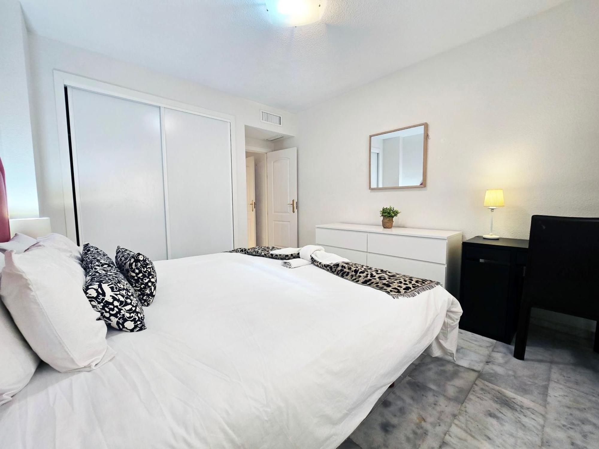 Aa Guest - Reserva De Marbella Golf Course Eco ภายนอก รูปภาพ