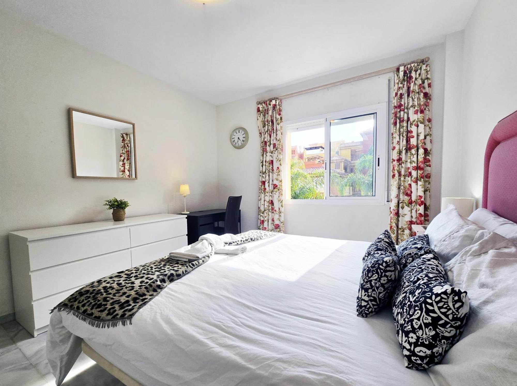 Aa Guest - Reserva De Marbella Golf Course Eco ภายนอก รูปภาพ